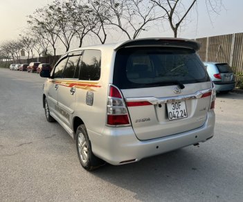 Toyota Innova 2013 - Gia đình không ngày taxi dịch vụ