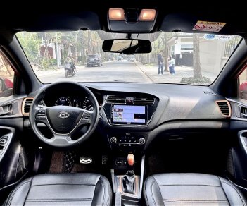 Hyundai i20 Active 2017 - Màu đỏ, xe nhập