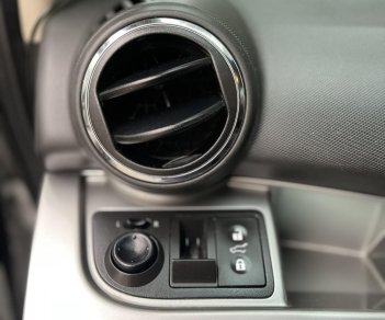 Chevrolet Spark 2018 - Màu trắng, số sàn, giá cực tốt