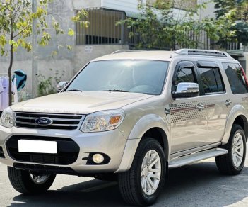 Ford Everest 2014 - Xe màu bạc giá cạnh tranh