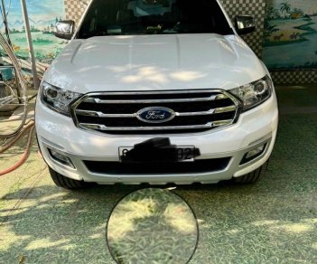 Ford Everest 2018 - Màu trắng số tự động, giá cực tốt