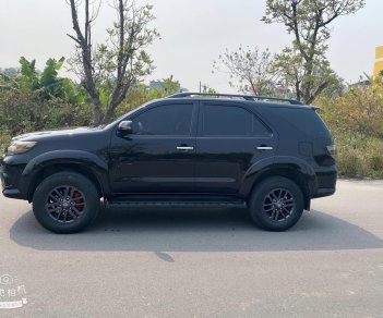 Toyota Fortuner 2014 - Xe màu đen