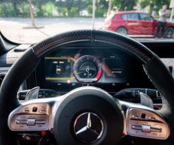Mercedes-Benz C63 2023 - Xe màu đen mờ