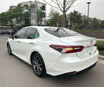 Toyota Camry 2022 - Màu trắng Ngọc Trinh, nhập khẩu, giá cực yêu chỉ 1 tỷ 165tr