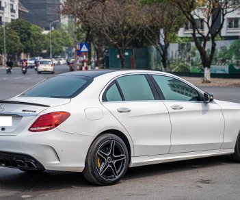 Mercedes-Benz 2017 - Xe màu trắng