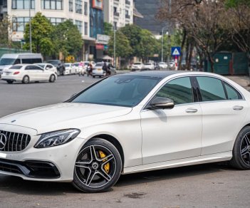 Mercedes-Benz 2017 - Xe màu trắng