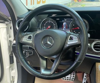 Mercedes-Benz E250 2016 - Xe màu trắng, nhập khẩu nguyên chiếc