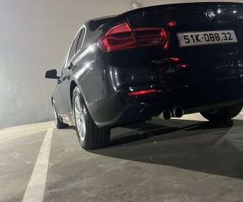 BMW 320i 2017 - Cần bán xe model 2017, màu đen full lịch sử hãng nội thất đen, odo 40 ngàn km