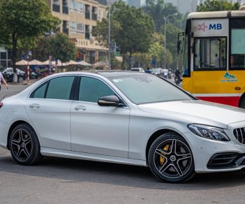 Mercedes-Benz 2017 - Xe màu trắng