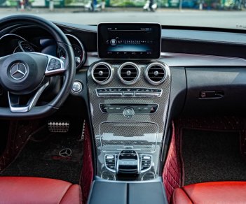 Mercedes-Benz 2017 - Xe màu trắng