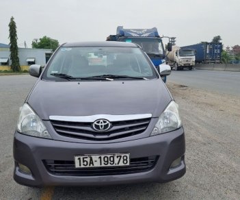 Toyota Innova 2010 - Xe màu xám