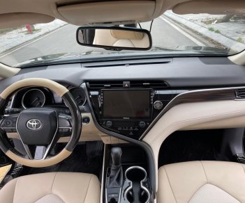 Toyota Camry 2020 - Đăng ký lần đầu 2020, xe gia đình, giá 920tr