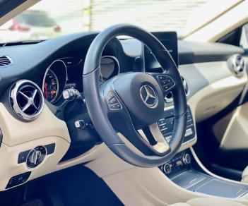 Mercedes-Benz GLA 200 2017 - Xe màu trắng