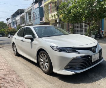 Toyota Camry 2020 - Màu trắng, đăng ký 2021 cá nhân mới đi 17.000 km, đẹp nguyên bản