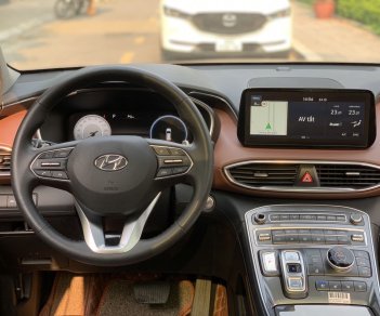 Hyundai Santa Fe 2021 - Màu đỏ, xe cá nhân lăn bánh chưa đến 1 vạn km như mới