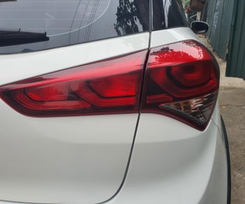 Hyundai i20 Active 2017 - Màu trắng, nhập khẩu nguyên chiếc