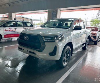 Toyota Hilux 2023 - Màu trắng giao ngay