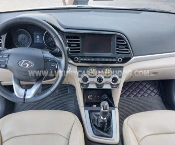 Hyundai Elantra 2019 - Màu trắng, số sàn
