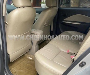 Toyota Vios 2010 - Xe màu bạc số tự động