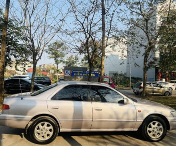 Toyota Camry 2001 - Xe màu bạc, giá 165tr