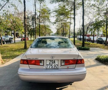 Toyota Camry 2001 - Xe màu bạc, giá 165tr