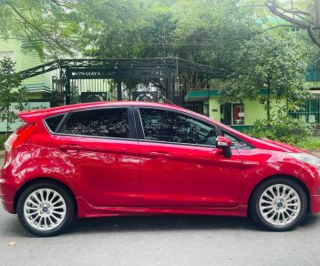 Ford Fiesta 2014 - Màu đỏ, nhập khẩu