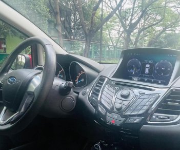 Ford Fiesta 2014 - Màu đỏ, nhập khẩu