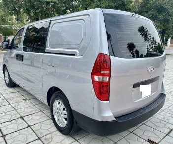 Hyundai Starex 2016 - Van 6 chỗ máy dầu số sàn sản xuất 2016 màu ghi bạc
