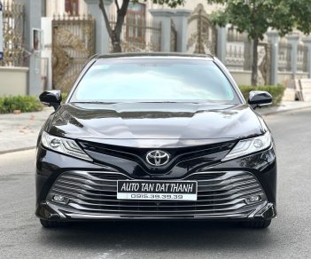 Toyota Camry 2019 - Xe công ty giám đốc ít đi, còn mới nguyên