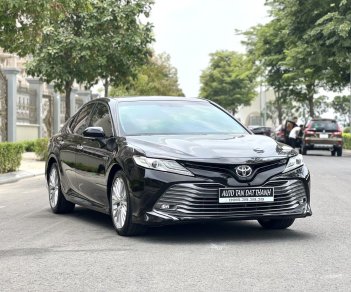 Toyota Camry 2019 - Xe công ty giám đốc ít đi, còn mới nguyên