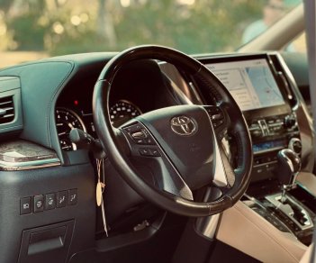 Toyota Alphard 2021 - Màu trắng, nội thất kem (siêu hiếm)