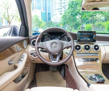 Mercedes-Benz C 250 2016 - Trắng, nội thất kem