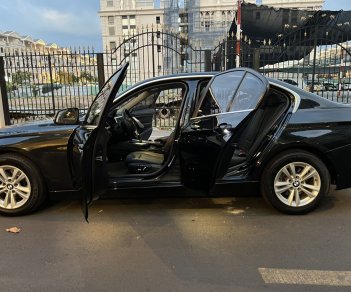 BMW 320i 2017 - Model 2017, màu đen, full lịch sử hãng, nội thất đen, odo 40 ngàn km