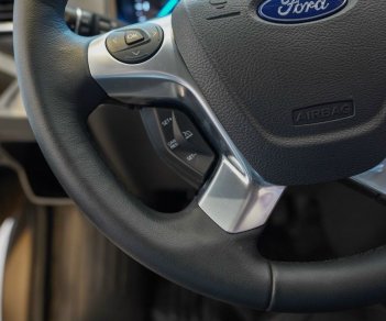 Ford Transit 2023 - Hỗ trợ trả góp lãi suất ưu đãi - Ưu đãi hấp dẫn