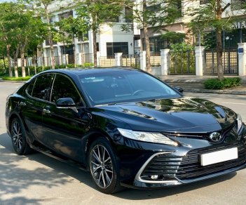 Toyota Camry 2022 - Siêu lướt, biển HN