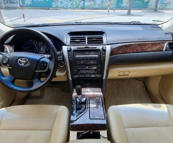 Toyota Camry 2017 - Chính chủ từ mới, muốn đổi xe nên cần bán trong ngày