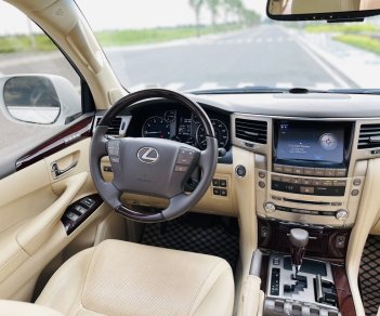 Lexus LX 570 2014 - Màu trắng, nội thất kem