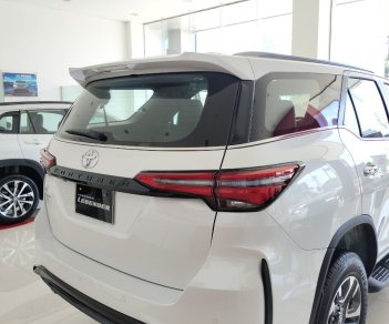 Toyota Fortuner 2023 - Giảm 100% trước bạ - Giảm ngay 100tr tiền mặt cho quý KH mua trong tháng 6
