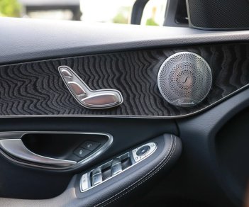 Mercedes-Benz C200 2018 - Màu đen, nội thất đen