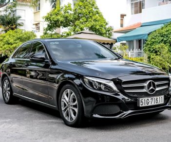 Mercedes-Benz C200 2018 - Màu đen, nội thất đen