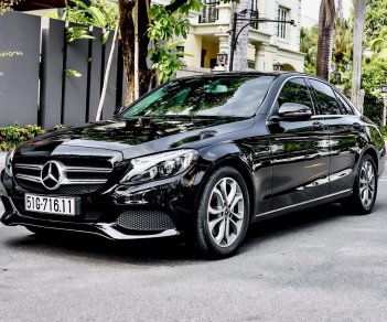 Mercedes-Benz C200 2018 - Màu đen, nội thất đen