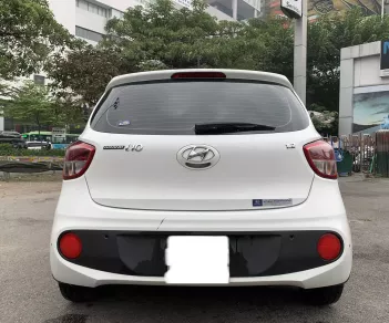 Hyundai i10 1.2AT 2020 - Cần bán Hyundai i10 1.2AT sản xuất 2020, màu nâu