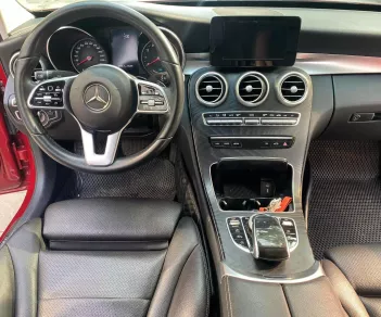 Mercedes-Benz C C200 2019 - Bán Mercedes C200 sản xuất 2019, một chủ từ mới, xe chạy it cực đẹp.