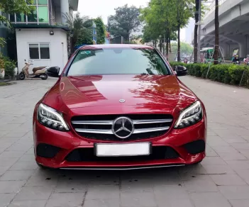 Mercedes-Benz C200 2019 - Cần bán xe Mercedes Benz đời 2019, màu Đỏ, tên tư nhân xe đi gia đình