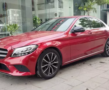 Mercedes-Benz C200 2019 - Cần bán xe Mercedes Benz đời 2019, màu Đỏ, tên tư nhân xe đi gia đình