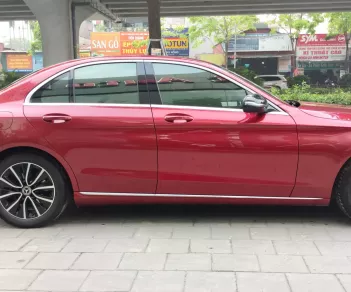 Mercedes-Benz C200 2019 - Cần bán xe Mercedes Benz đời 2019, màu Đỏ, tên tư nhân xe đi gia đình